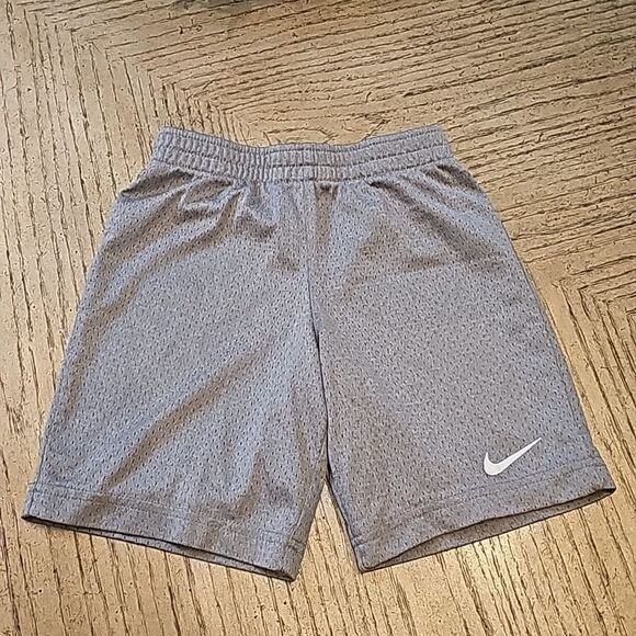 Gray Nike shorts size 6 - Picture 6 of 6